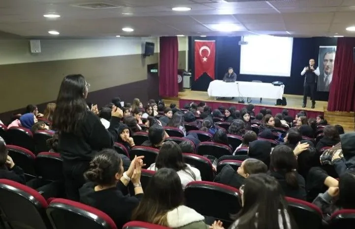 Gençler, Doğal Afetlere Karşı Bilinçlendiriliyor