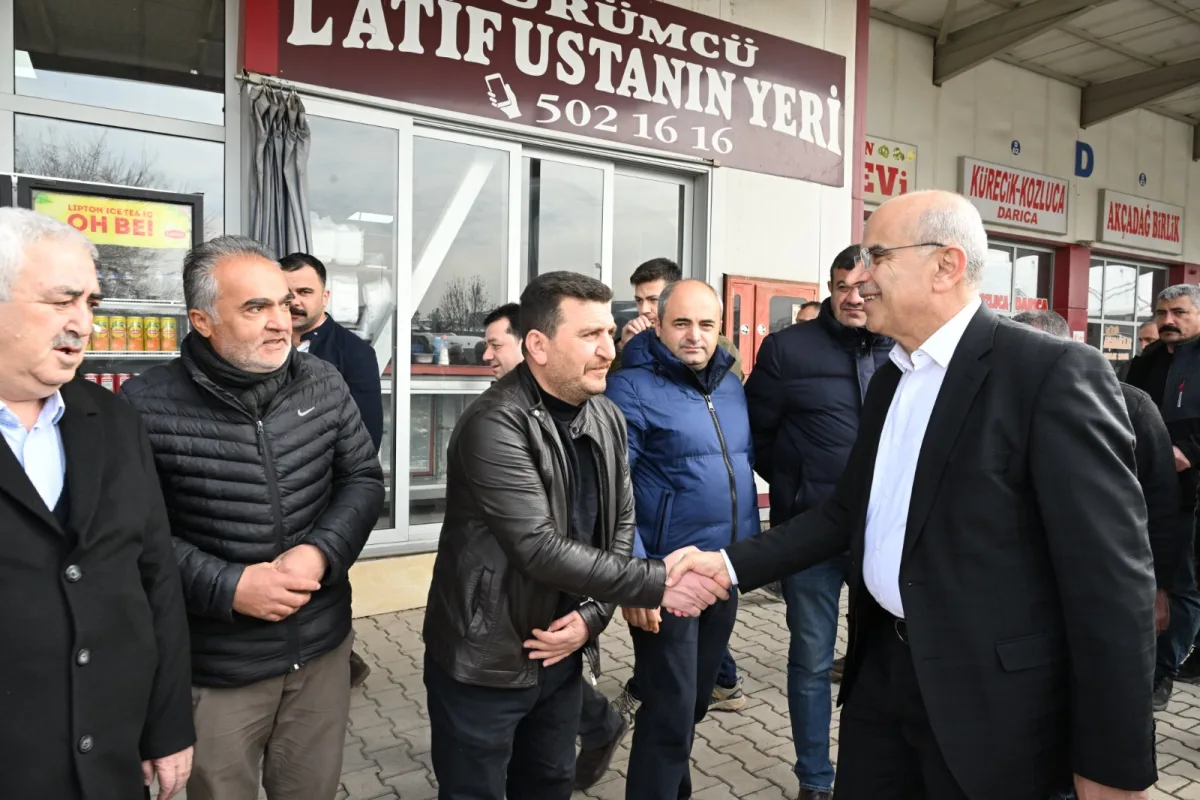 İlçe Terminali (Yeni Köy Garajı) esnaflarıyla bir araya gelen Başkan Er