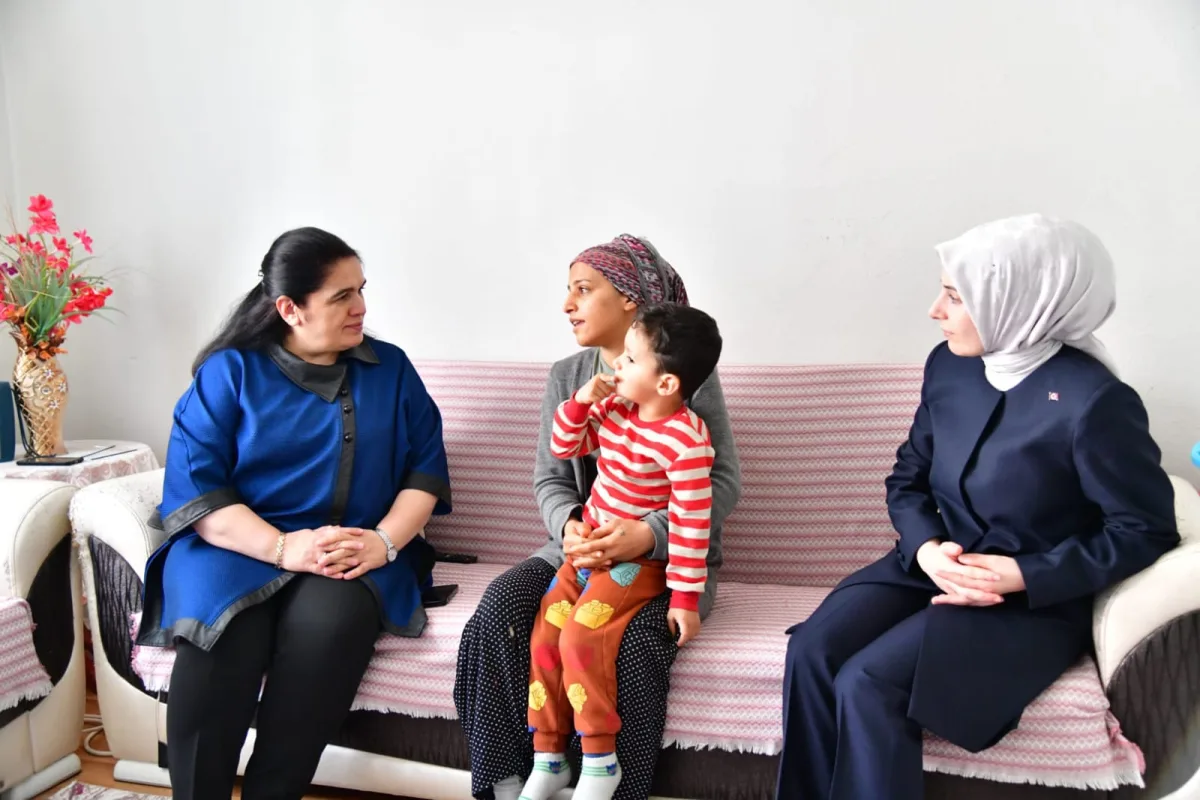 Hanımefendi Selda Yavuz, Ekonomik Zorluk İçindeki Vatandaşlarla Buluştu