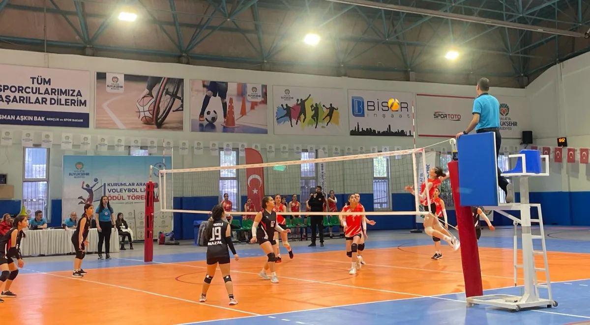 Voleybol Küçük Kızlar Grup Maçları Başladı.