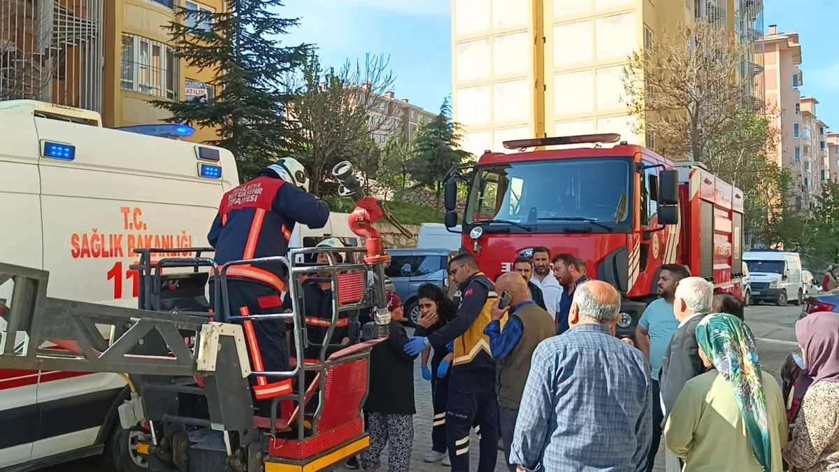 Yangın: 3 Yaşlı Vatandaş Tahliye Edildi