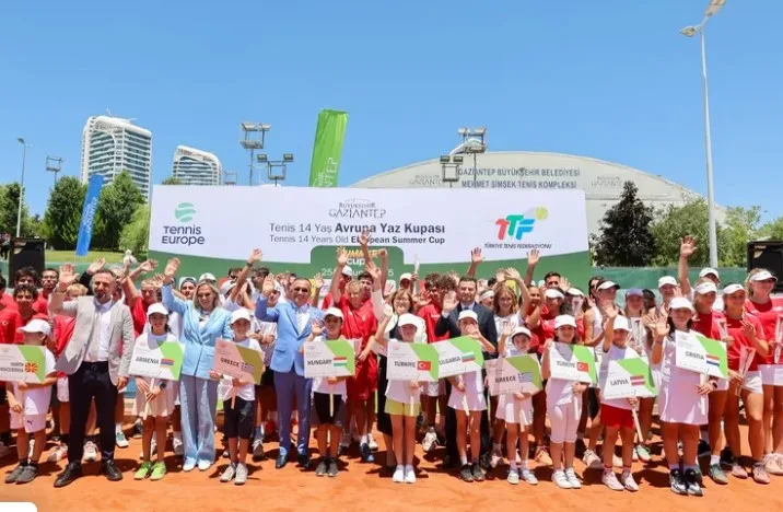 8 Ülke, 50 Sporcu Kortta