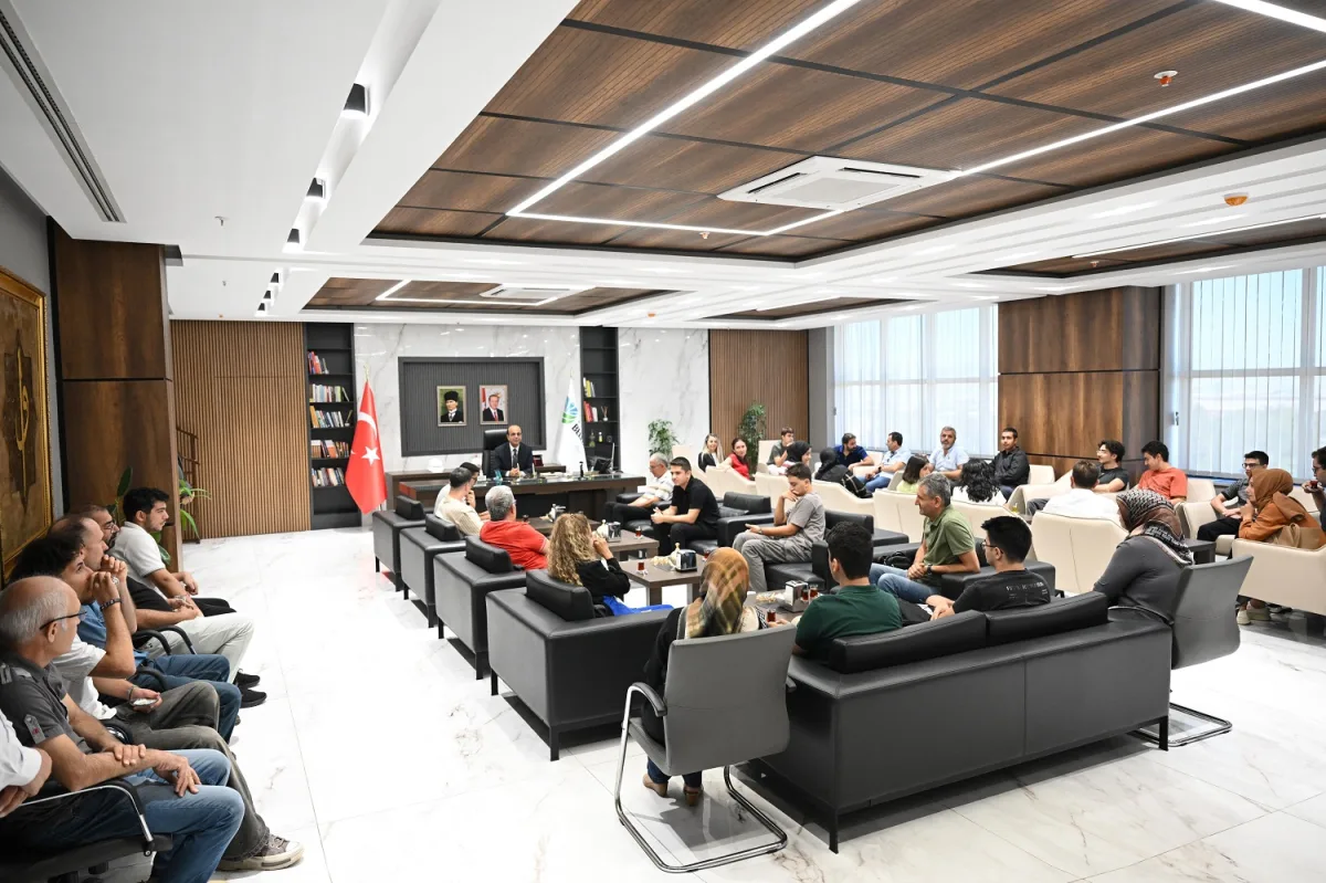 BAŞKAN GEÇİT, ‘EĞİTİME DESTEK’ PROJESİNDEN YARARLANAN ÖĞRENCİLERLE BULUŞTU