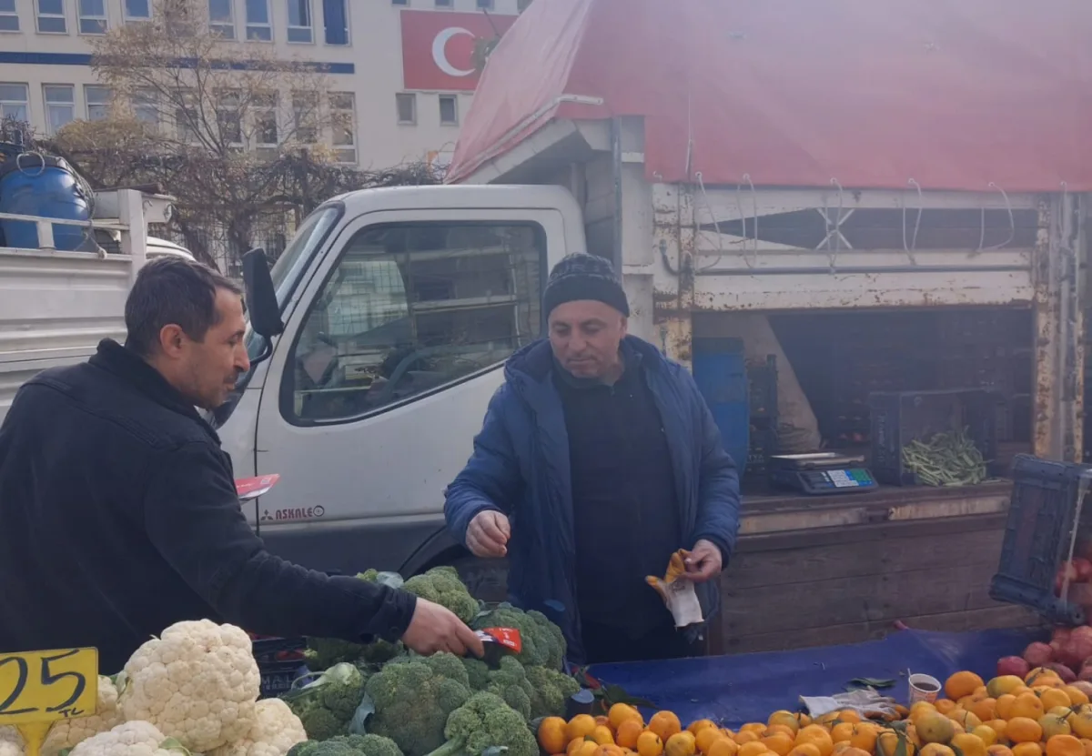 Başkan Çolakoğlu ; " Seçim zamanı değil, geçim zamanında da esnafın yanındayız "