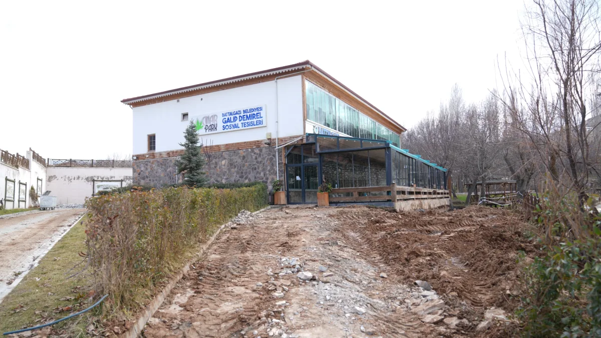 BATTALGAZİ BELEDİYESİ ÇINAR PARK SOSYAL TESİSLERİ YENİLENİYOR