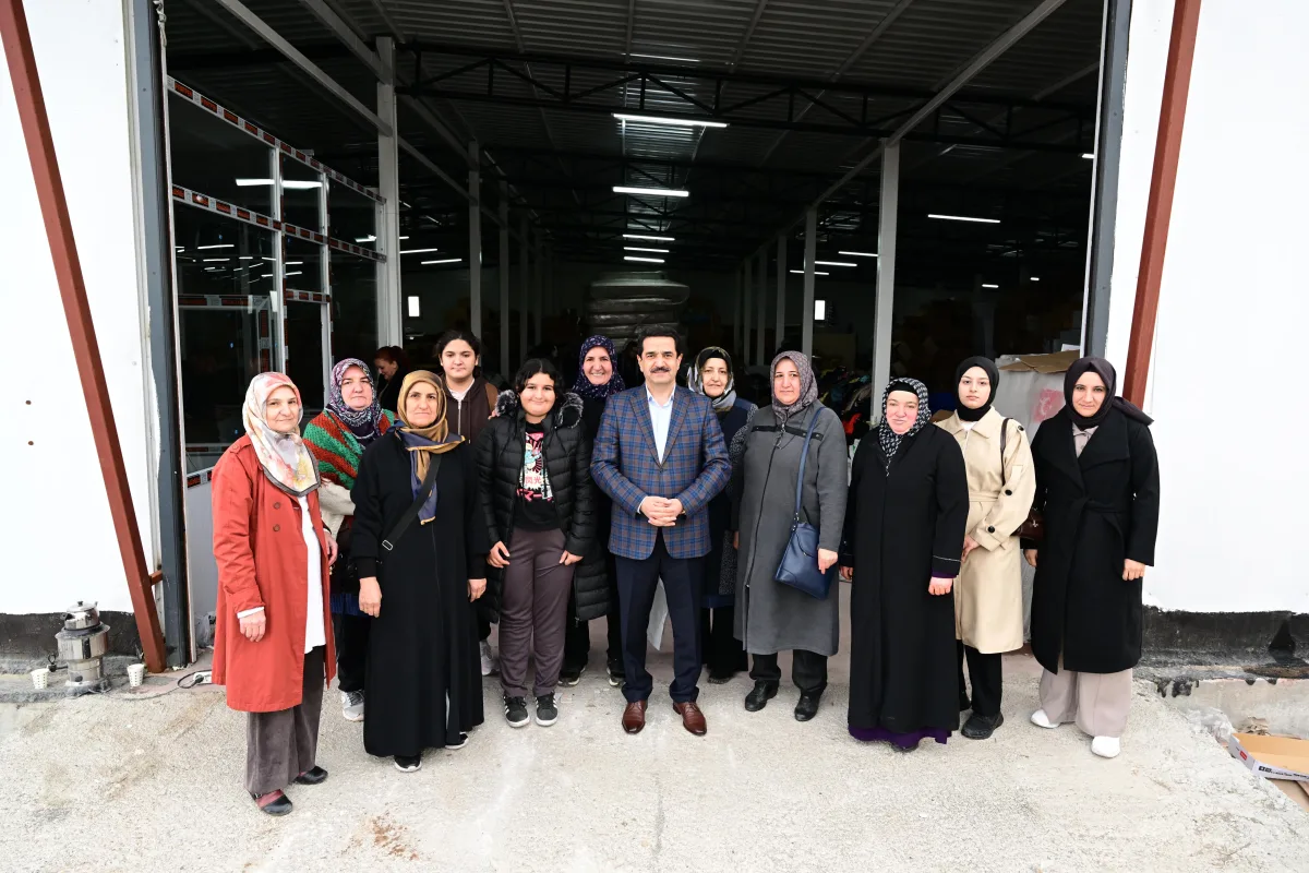 Başkan Taşkın Yardım Malzemeleri Tasnifine Eşlik Etti