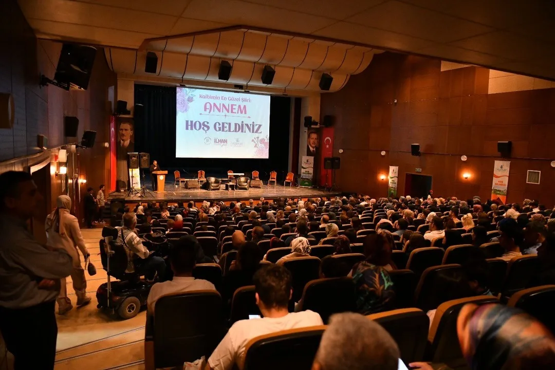 “KALBİMİN EN GÜZEL ŞİİRİ: ANNEM” YARIŞMASININ ÖDÜL TÖRENİNDE DUYGU DOLU ANLAR YAŞANDI