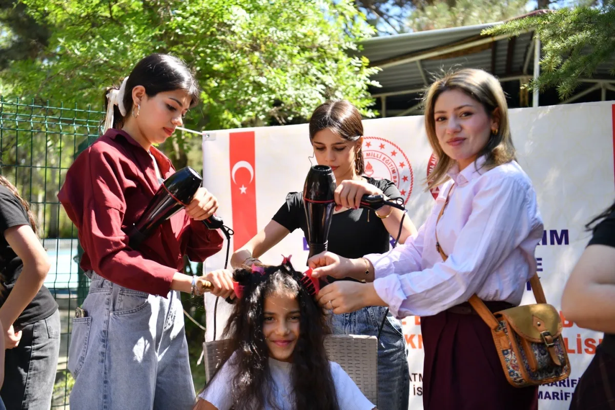 YEŞİLYURT BELEDİYESİ ‘ÇOCUK ŞENLİĞİ’ RENKLİ GÖRÜNTÜLERE SAHNE OLDU 
