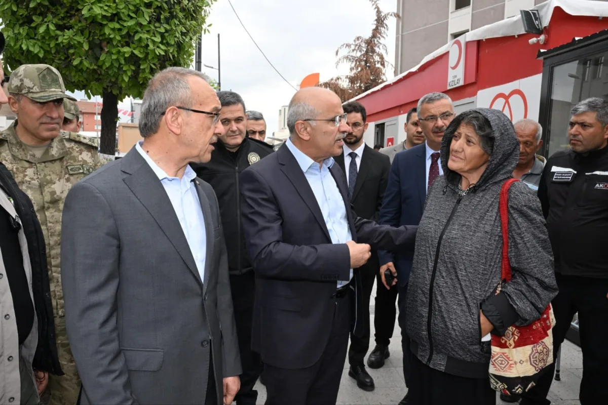 BAŞKAN ER, DEPREM SONRASI VATANDAŞLARLA BİR ARAYA GELDİ