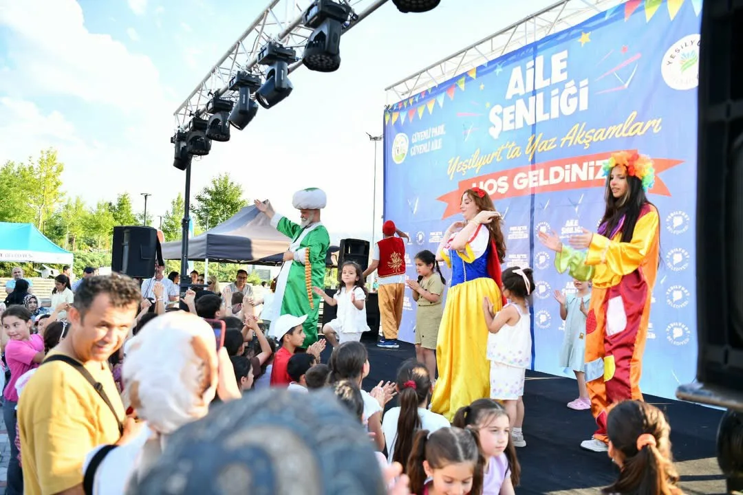 YEŞİLYURT İLÇESİNDE “YAZ AKŞAMLARI” RENKLİ VE KEYİF DOLU ETKİNLİKLERLE BAŞLADI