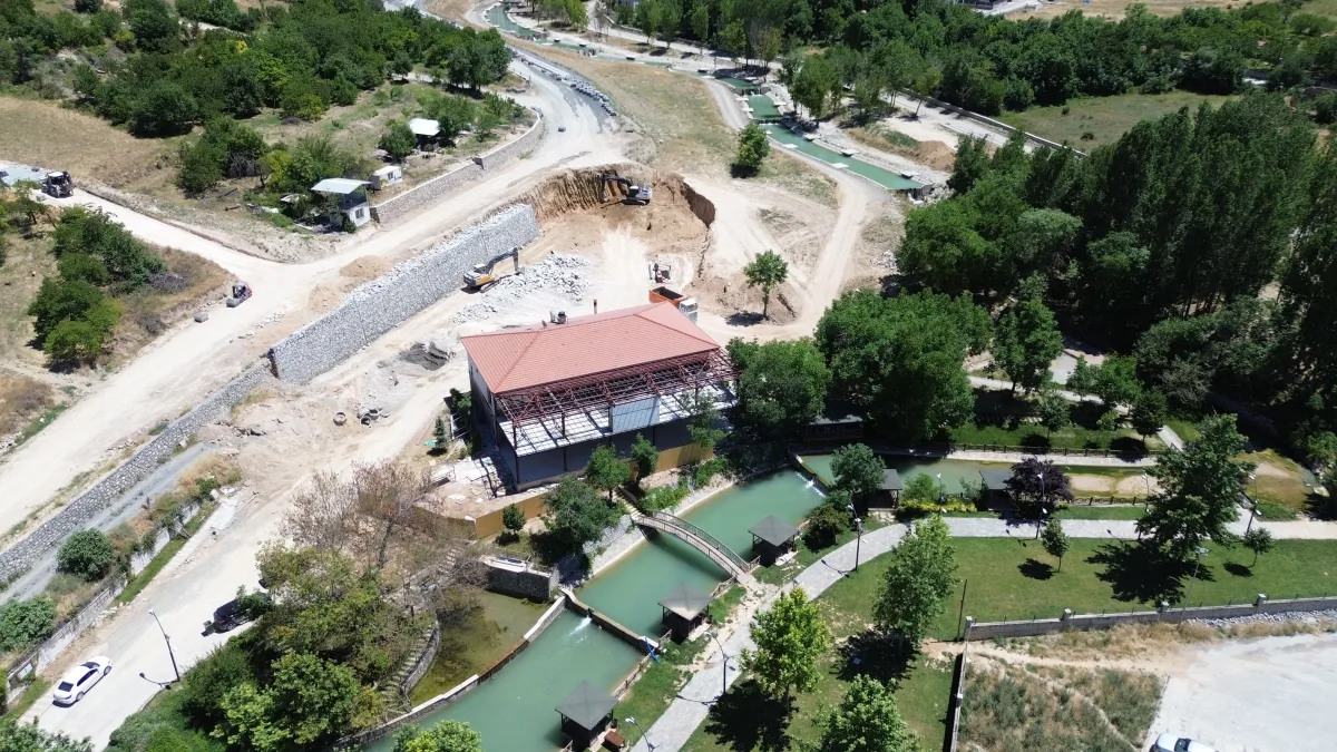BATTALGAZİ BELEDİYESİ PARKLARDA KENDİ ÜRETİMİNİ KULLANIYOR