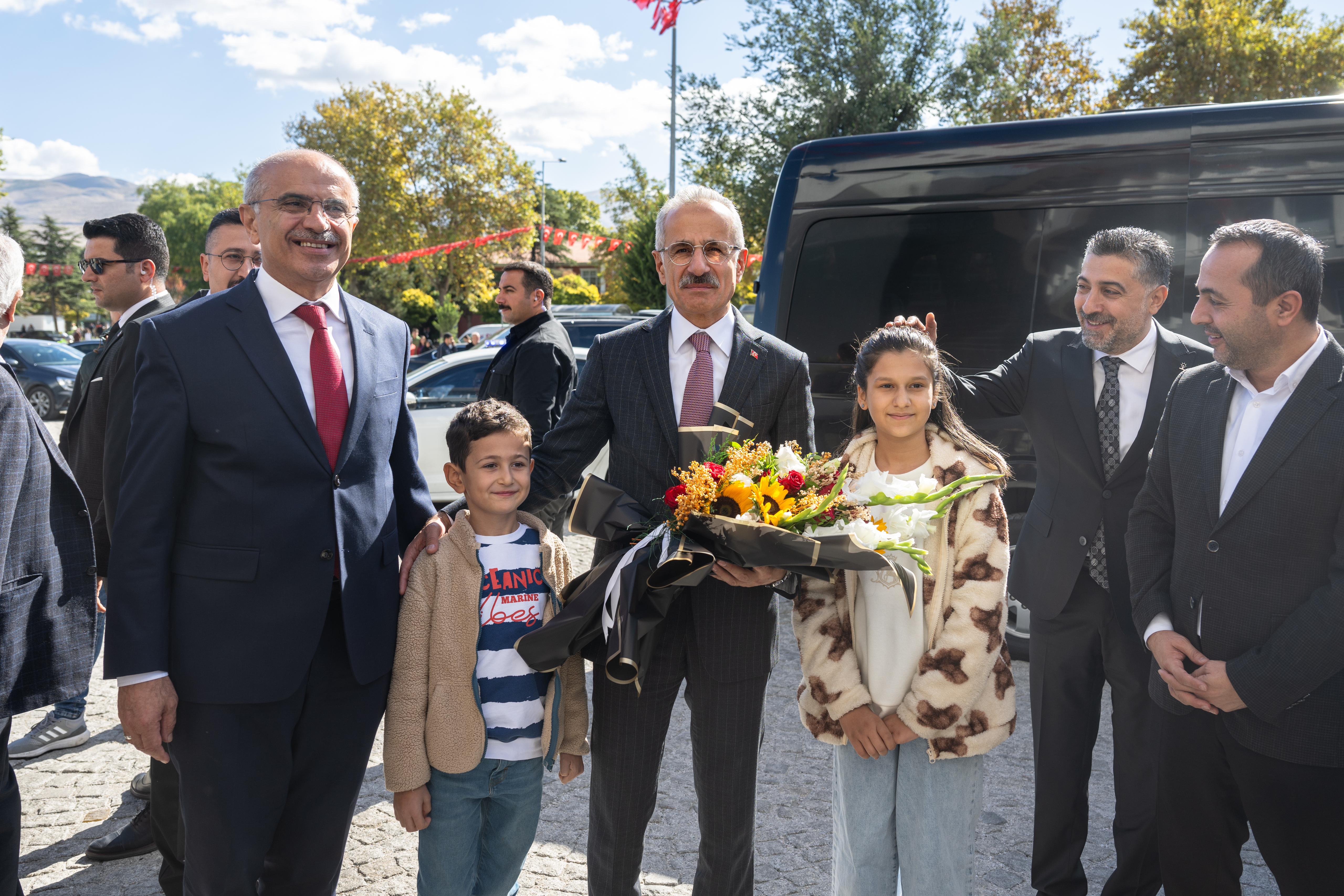 BAKAN URALOĞLU MALATYA BÜYÜKŞEHİR BELEDİYE BAŞKANI SAMİ ER’İ ZİYARET ETTİ