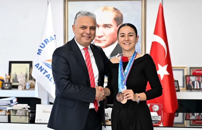 Başkan Uysal, Şampiyon Selin Eren’i Tebrik Etti