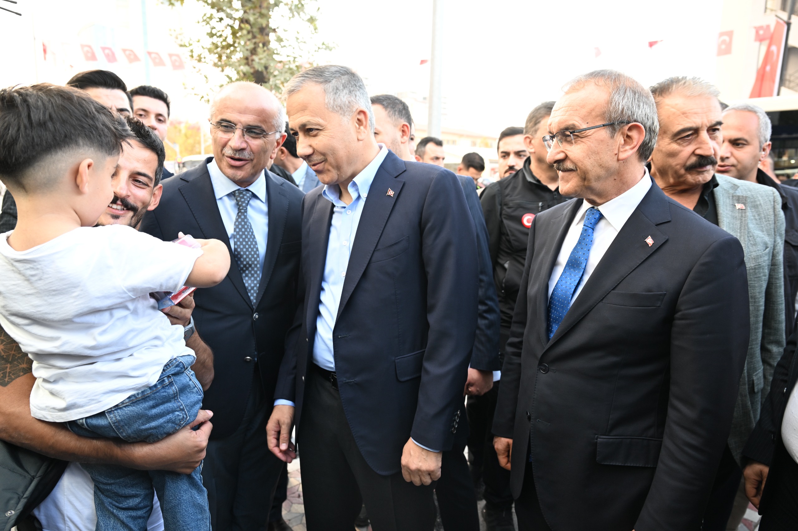 Deprem Sonrası İçişleri Bakanı Ali Yerlikaya İncelemelerde Bulundu