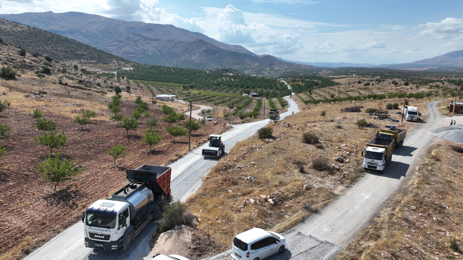 GÖZENE MAHALLESİ’NDE YOL ÇALIŞMALARINA BAŞLADI