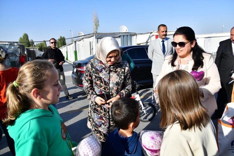 Hanımefendi Selda Yavuz ‘un Konteyner Kent Ziyaretleri Devam Ediyor.