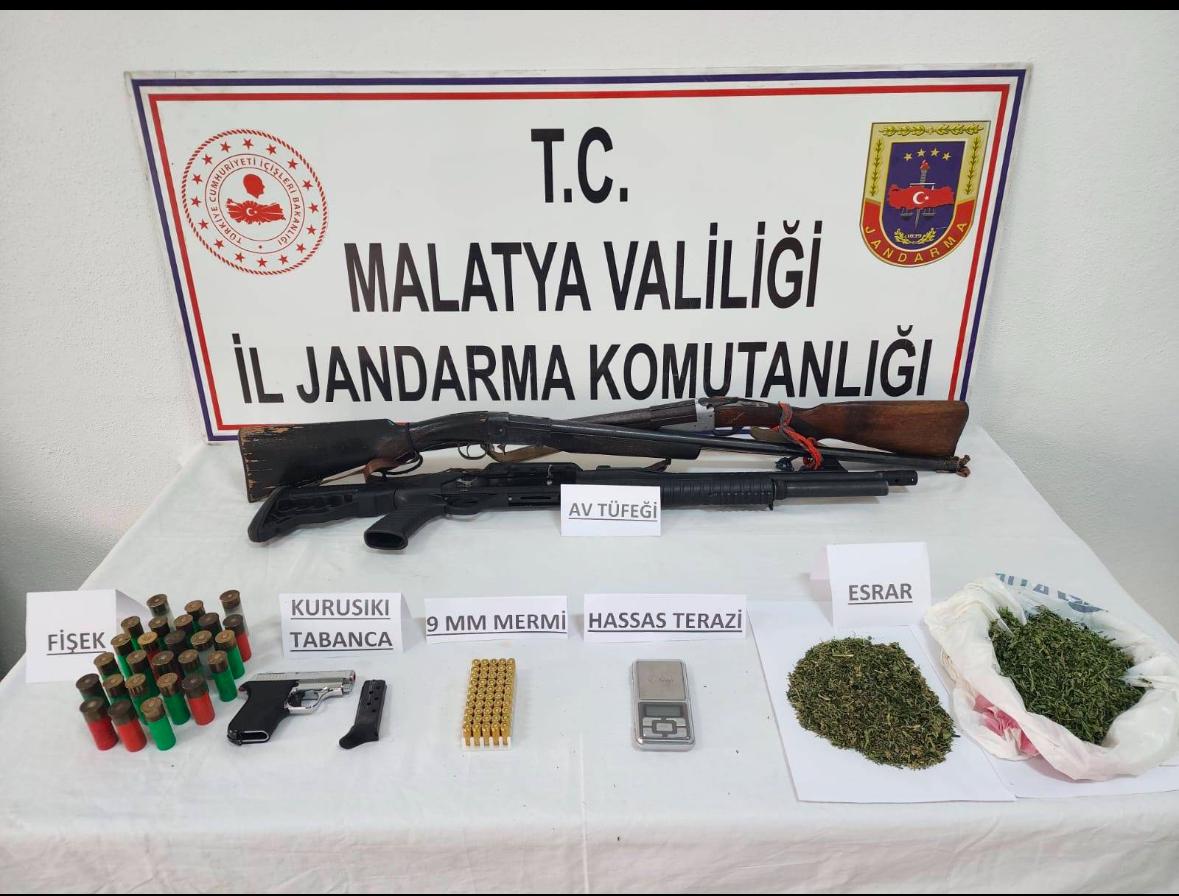 Kale İlçesinde Uyuşturucu ve Kaçak Silah Operasyonu