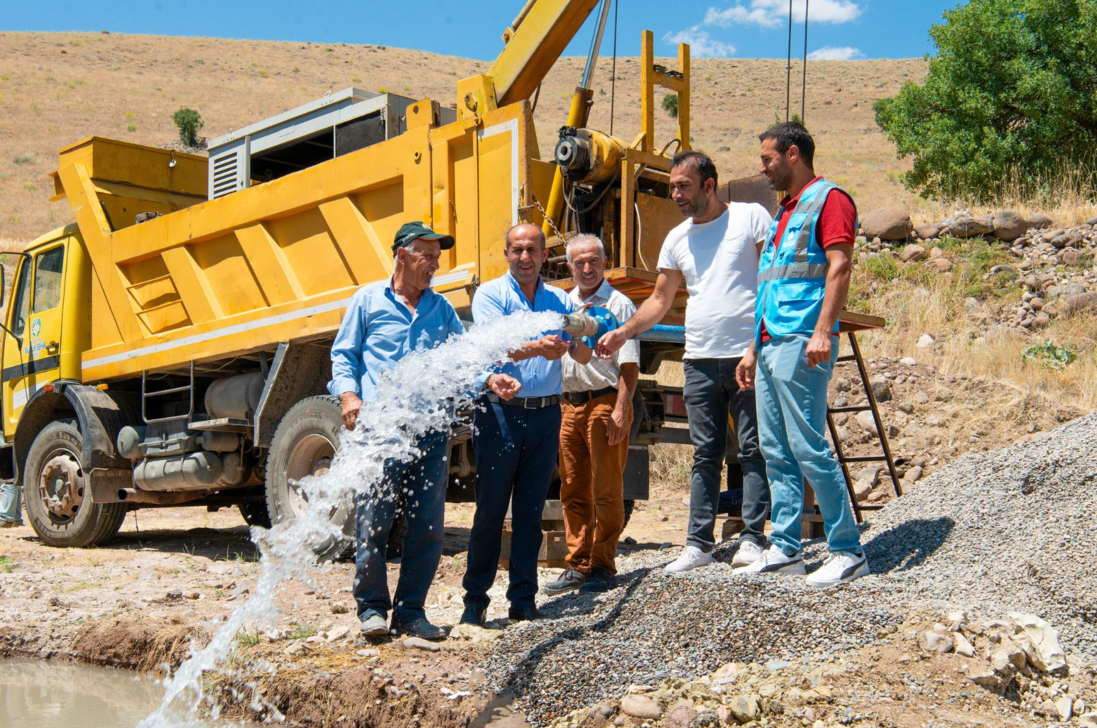 KOŞAR MAHALLESİ’NİN  SU SORUNU ÇÖZÜLDÜ