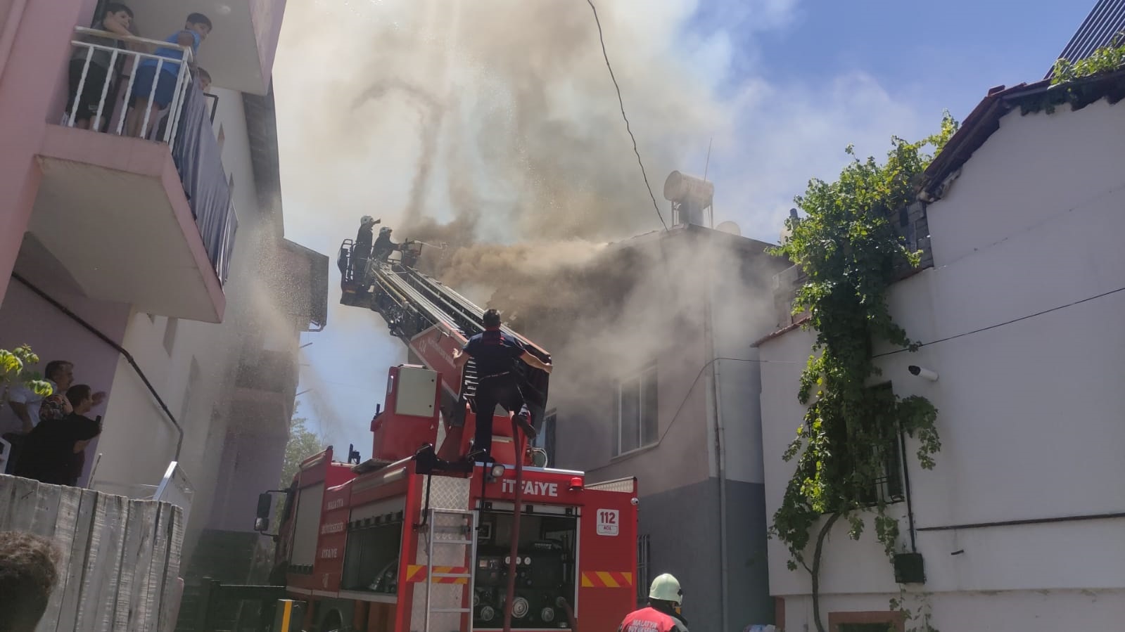 Malatya Büyükşehir İtfaiyesi Bayram Tatilinde 349 Olaya Müdahale Etti