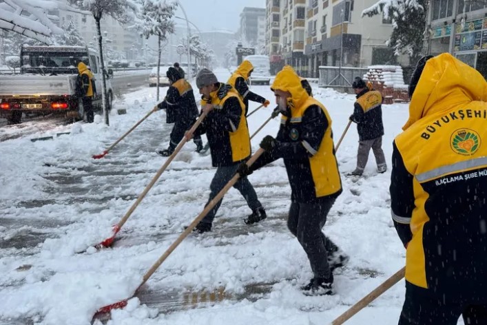 Malatya'da Karla Mücadele Çalışmaları Hızla Devam Ediyor