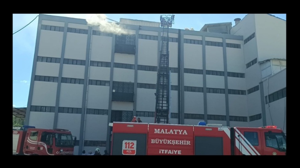 Malatya Elazığ Yolunda Bulunan Fabrikada Yangın Çıktı.