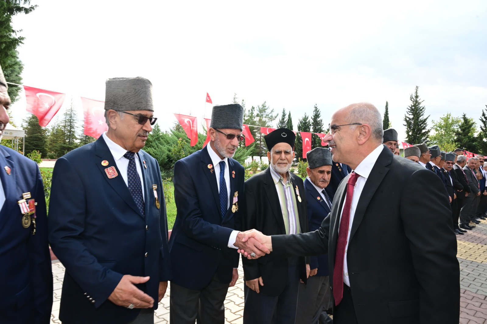 ‘ÖLÜRSEK ŞEHİT, KALIRSAK GAZİ DÜSTURUYLA HAREKET EDEN AZİZ BİR MİLLETİN EVLATLARIYIZ’