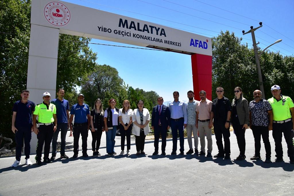 Selda Yavuz Hanımefendi, Akçadağ'da Depremzede Aileleri Ziyaret Etti