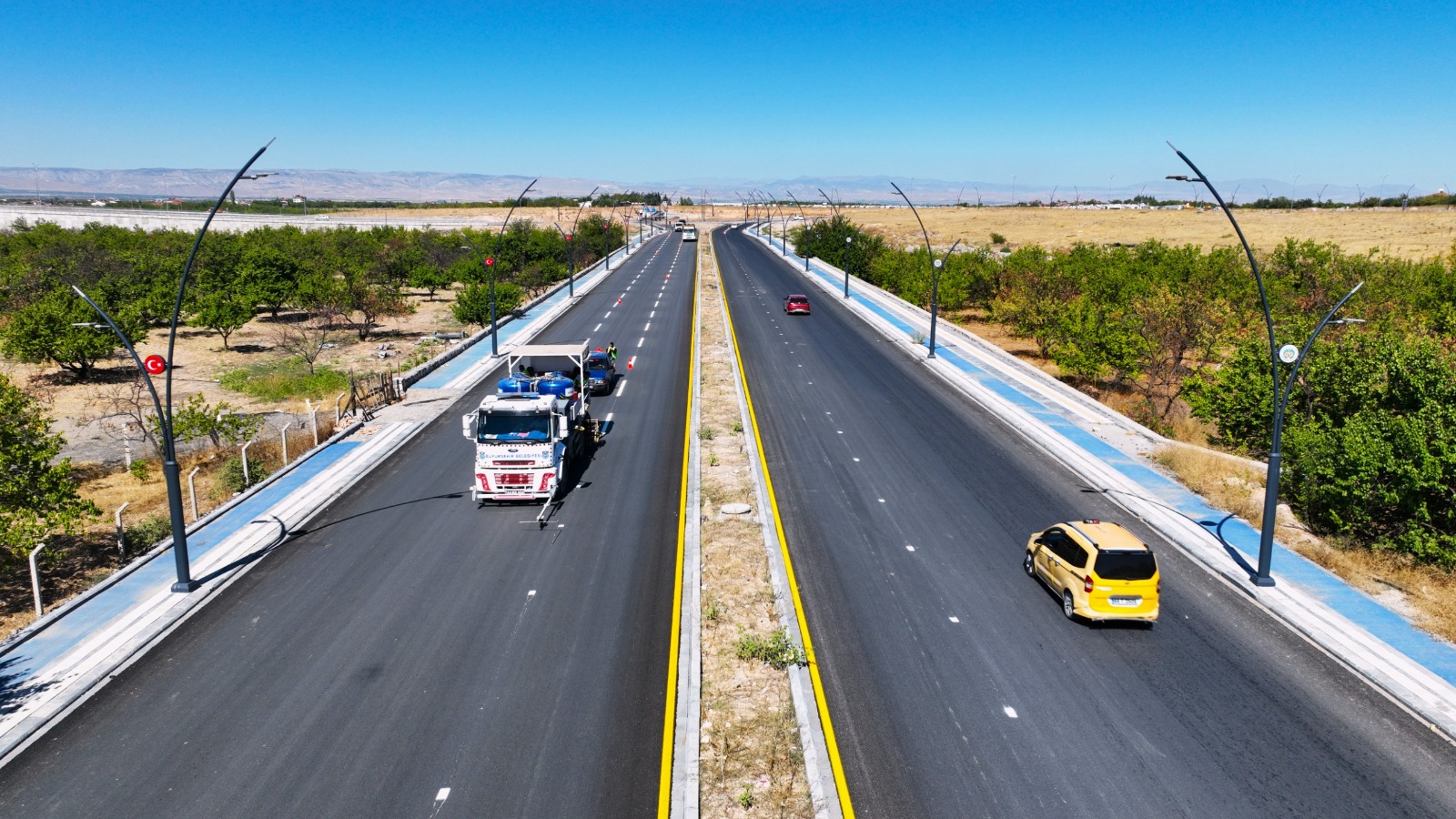 TRAFİK GÜVENLİĞİ İÇİN 870 BİN METRE YOL ÇİZGİ ÇALIŞMASI YAPILDI