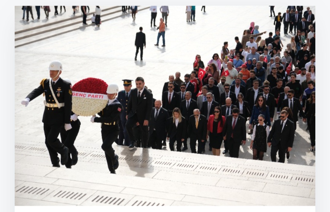 Uzanlar bayrağı devretti: Genç Parti’nin yeni kadrosundan Anıtkabir'e ziyaret!