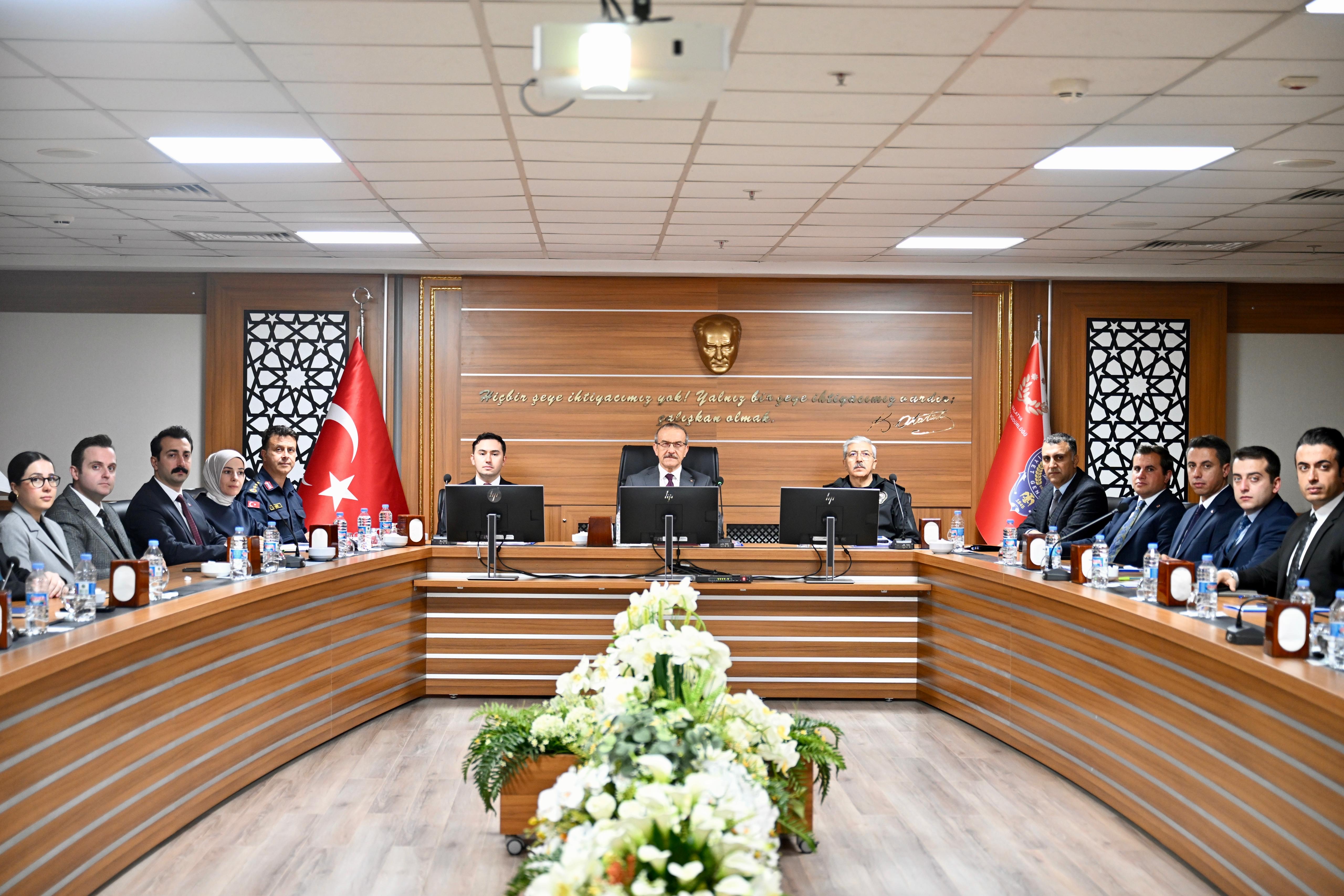 Vali Seddar Yavuz Başkanlığında Kış Tedbirleri Toplantısı Gerçekleştirildi