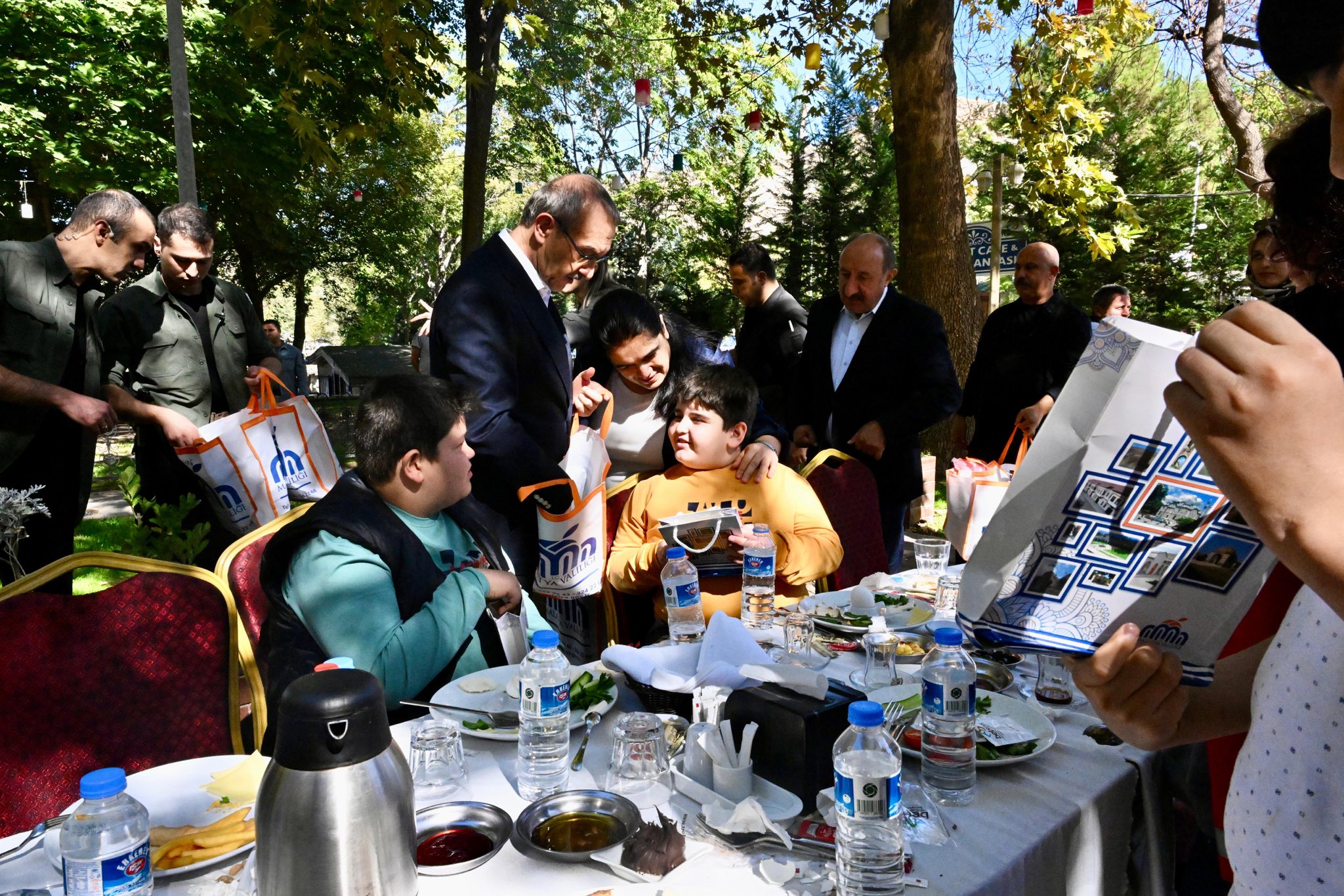 Vali Seddar Yavuz  Ebeveynlerini Kaybetmiş Çocuklarla Bir Araya Geldi