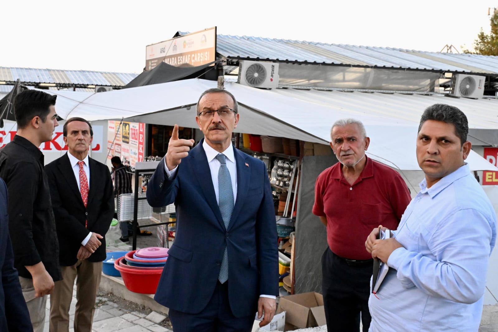 Vali Seddar Yavuz, Esnaflarla Bir Araya Gelmeye Devam Ediyor