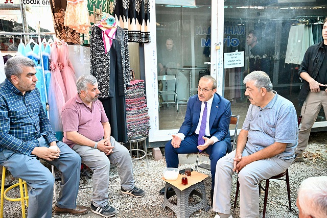 Vali Seddar Yavuz, Kışla Caddesinde İncelemelerde Bulunarak, Esnaflar İle Bir Araya Geldi.