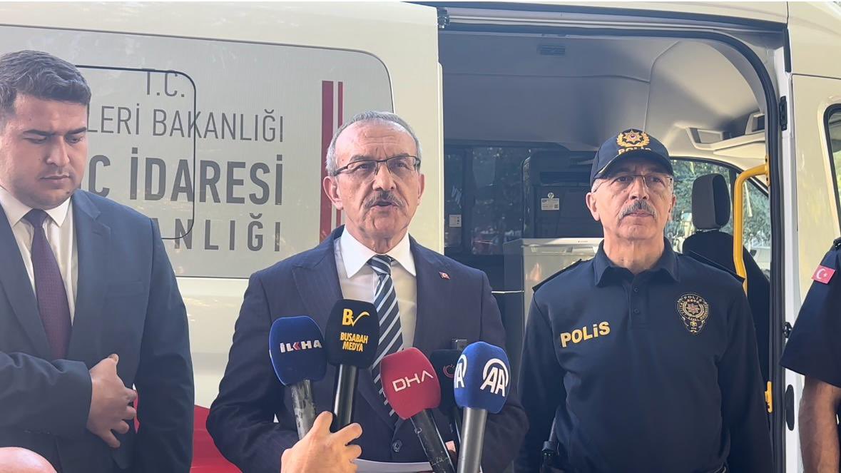 Vali Seddar Yavuz Mobil Göç Noktası ve Geri Gönderme Merkezi’ni Ziyaret Etti