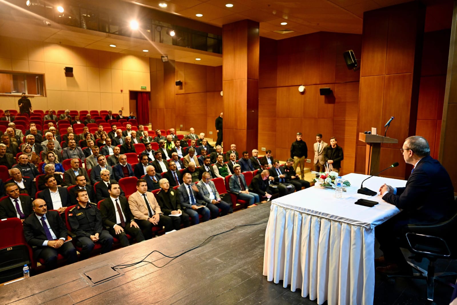 Vali Seddar Yavuz Muhtar Dernekleriyle İstişare Toplantısı Gerçekleştirdi