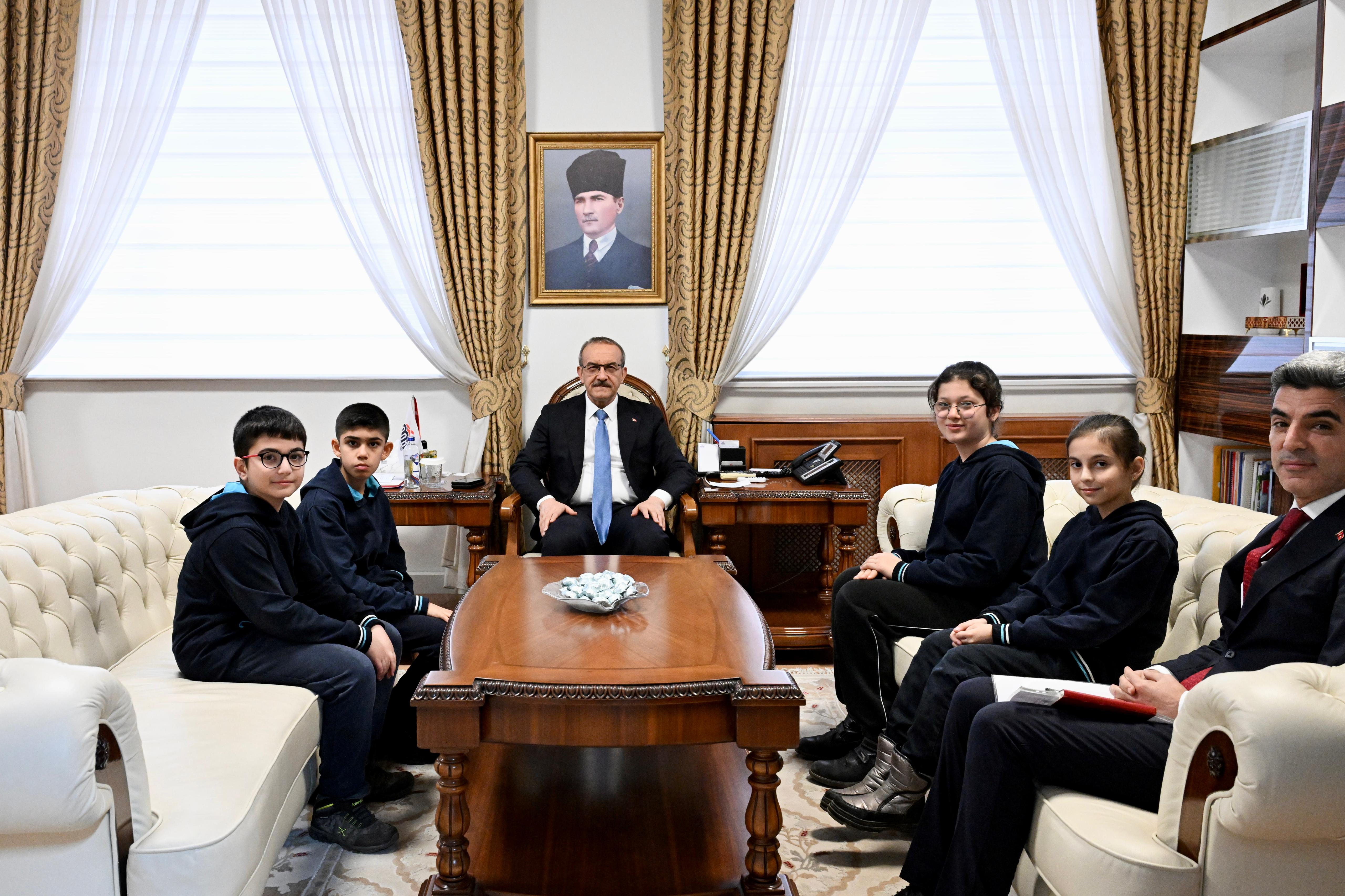 Vali Seddar Yavuz, Önem Projesi Kapsamında Öğrencileri Kabul Etti