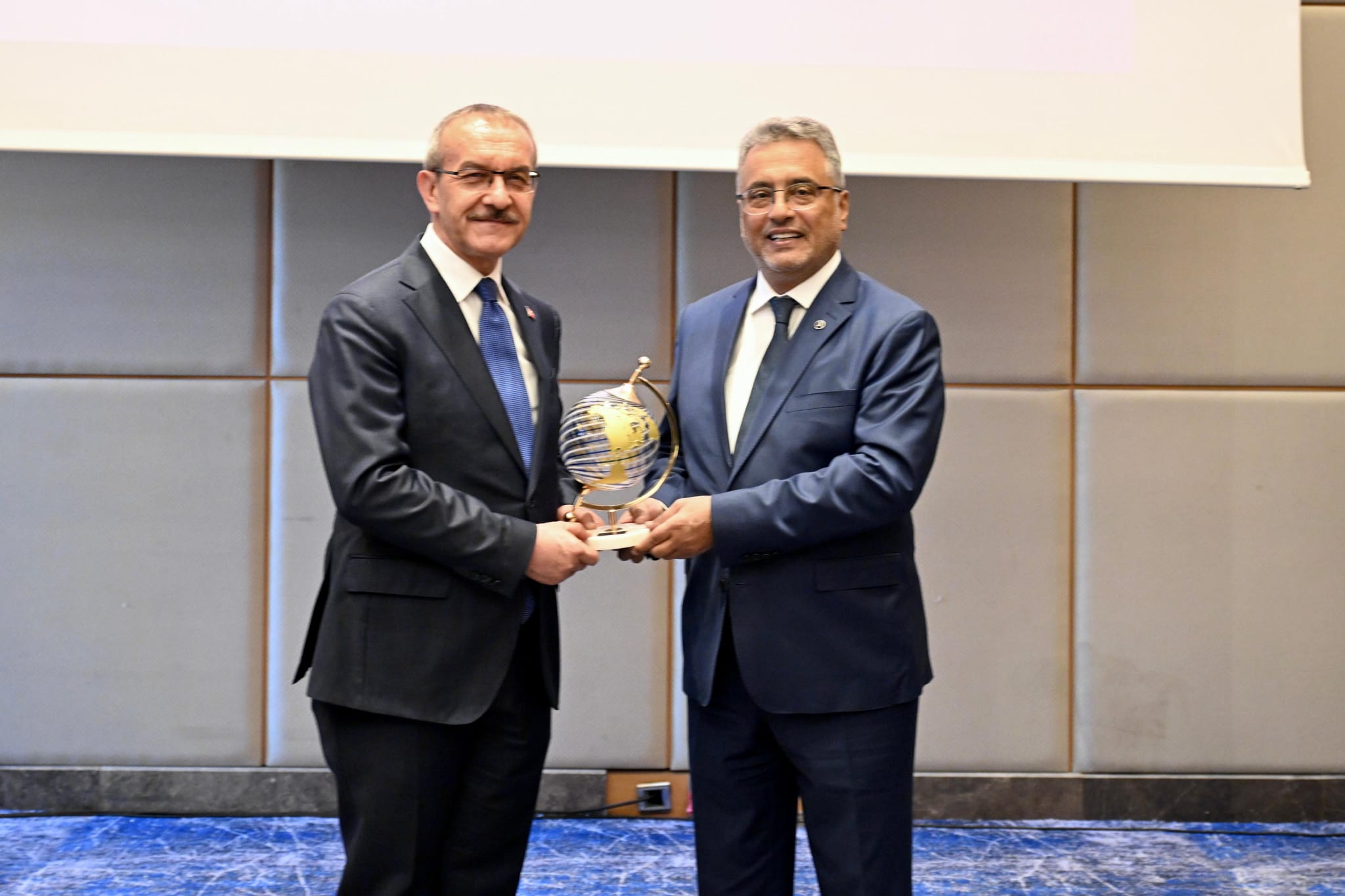 Vali Seddar Yavuz THY  Yönetim Kurulu Başkanı Ahmet Bolat İle Bir Araya Geldi