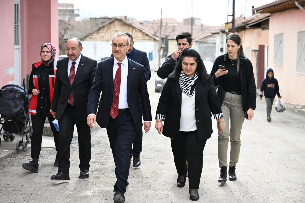 Vali Seddar Yavuz, Engelli, Yaşlı ve Ekonomik Yoksunluk İçinde Bulunan Aileleri Ziyaret Etti