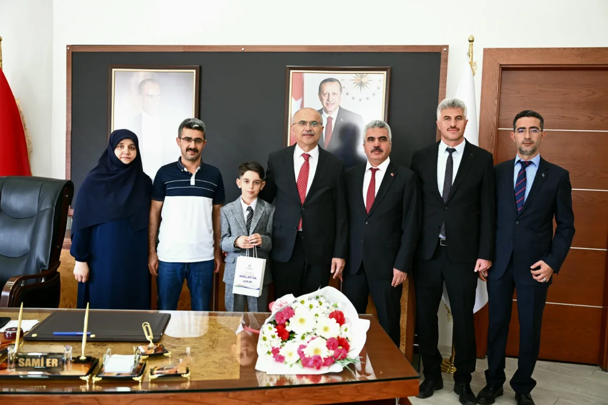 BU KOLTUKLARA HİZMET BİLİNCİYLE OTURULMASI GEREKİR