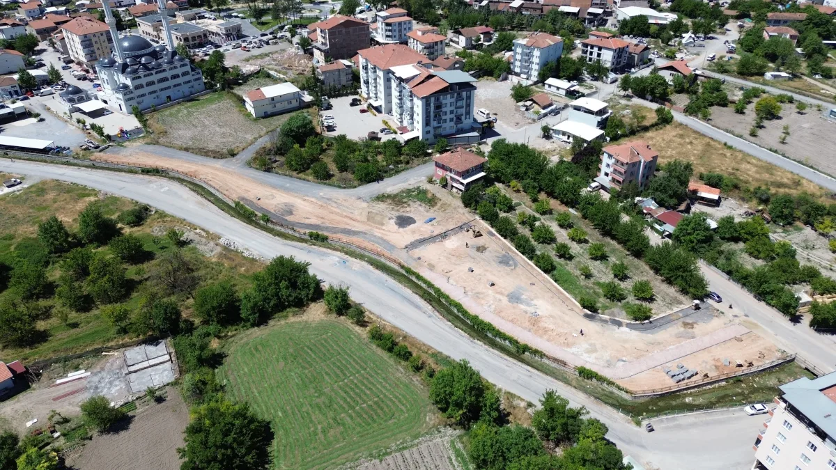 BATTALGAZİ’DE YEŞİL DÖNÜŞÜM: ALACAKAPI MAHALLESİ’NE YENİ PARK