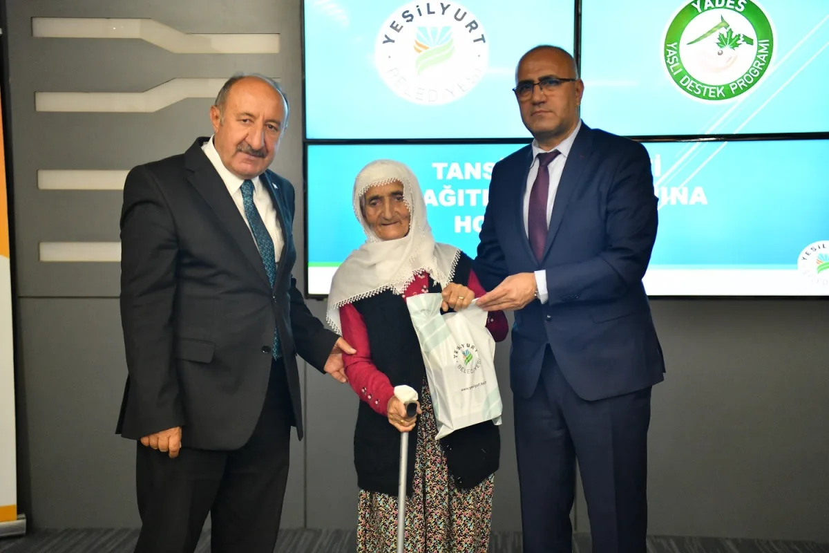 Yeşilyurt Belediyesi’nden İhtiyaç Sahibi Yaşlılara Tansiyon Aleti Desteği!
