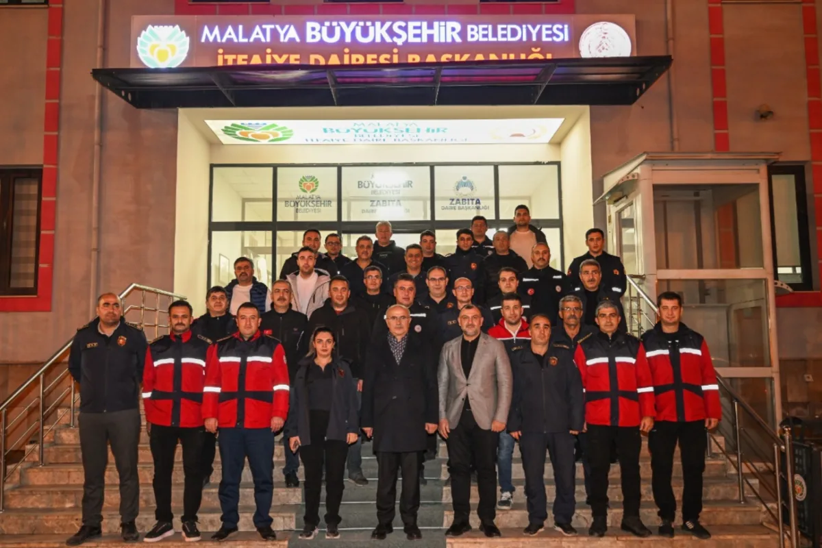İTFAİYE PERSONELİYLE BİR ARAYA GELEN BAŞKAN ER: “MALATYA ESKİSİNDEN DAHA GÜZEL OLUYOR”
