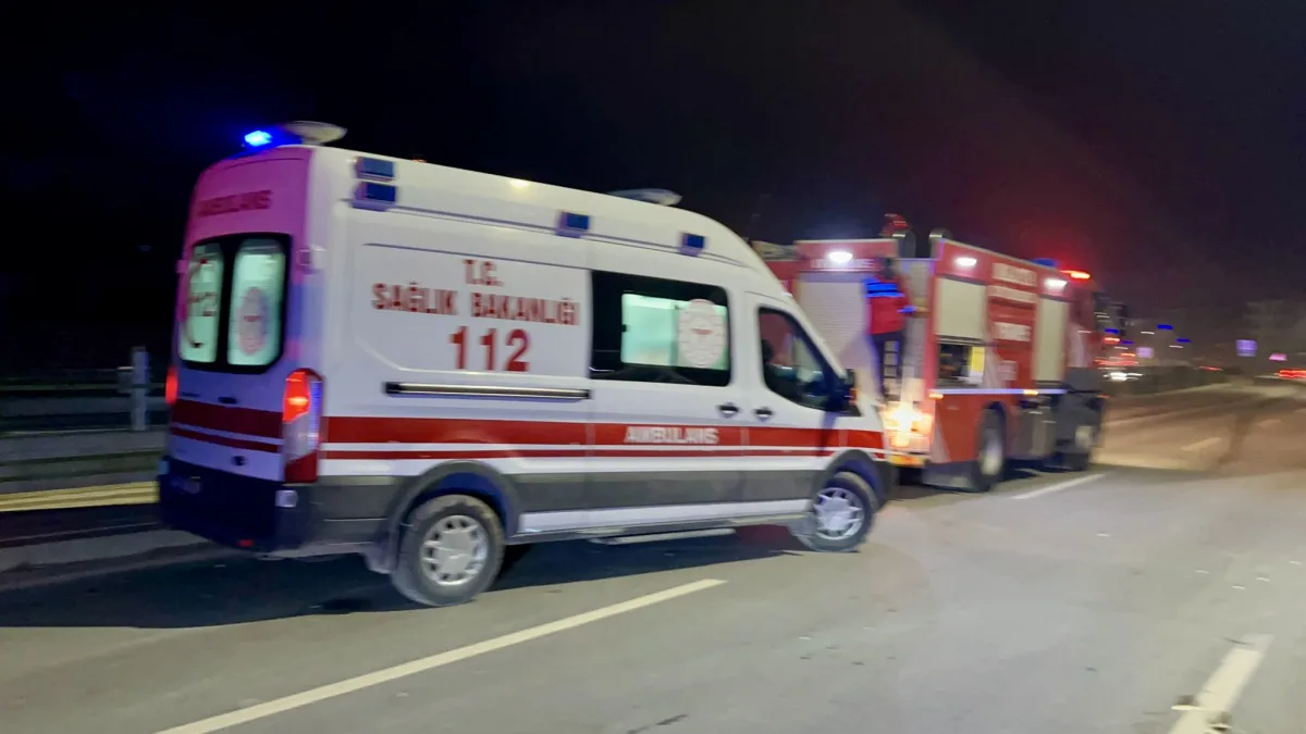 Direksiyon Hakimiyetini Kaybeden Sürücü Sulama Kanalına Uçtu