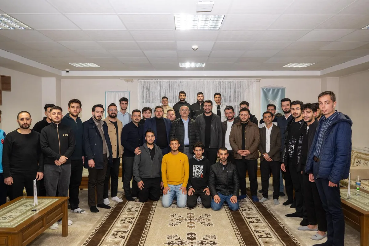 Sahurda Üniversite Öğrencileriyle Bir Araya Gelen Başkan Er: "ULAŞIMLA İLGİLİ ÖNEMLİ  ÇALIŞMALARIMIZ OLACAK"
