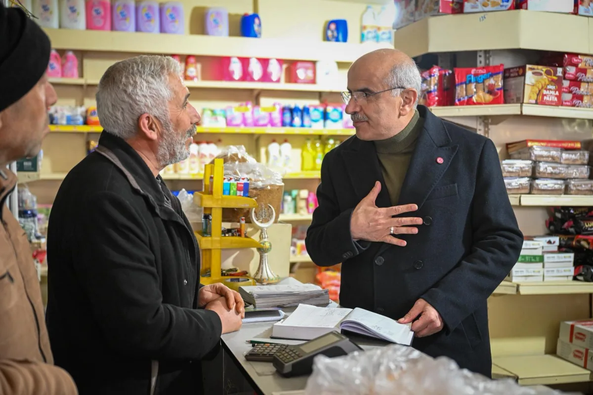 BAŞKAN ER VATANDAŞLARIN MAHALLE BAKKALARINA VE FIRINLARINA OLAN BORÇLARINI KAPATTI