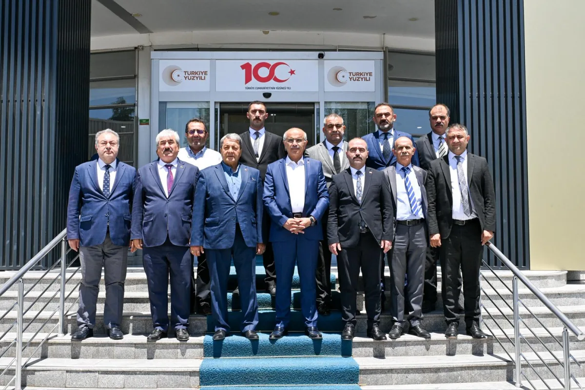 MHP Heyetinden Büyükşehir Belediye Başkanı Sami Er'e Ziyaret