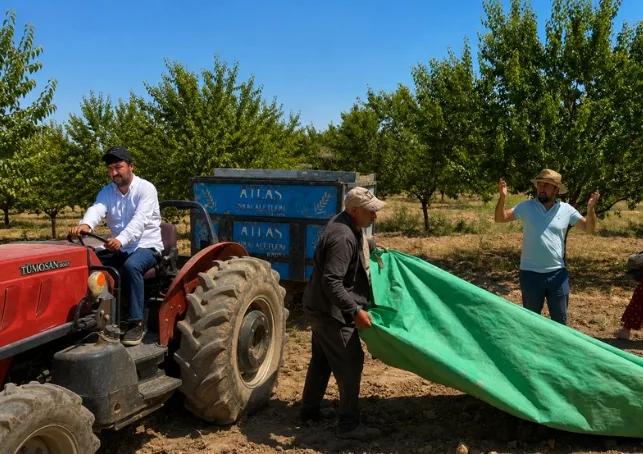MALATYA’DA ÇİFTÇİ KAN AĞLIYOR, YÖNETİCİLER DÜĞÜN YAPIYOR!